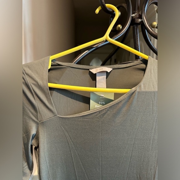 Woman’s Dress - Picture 4 of 7